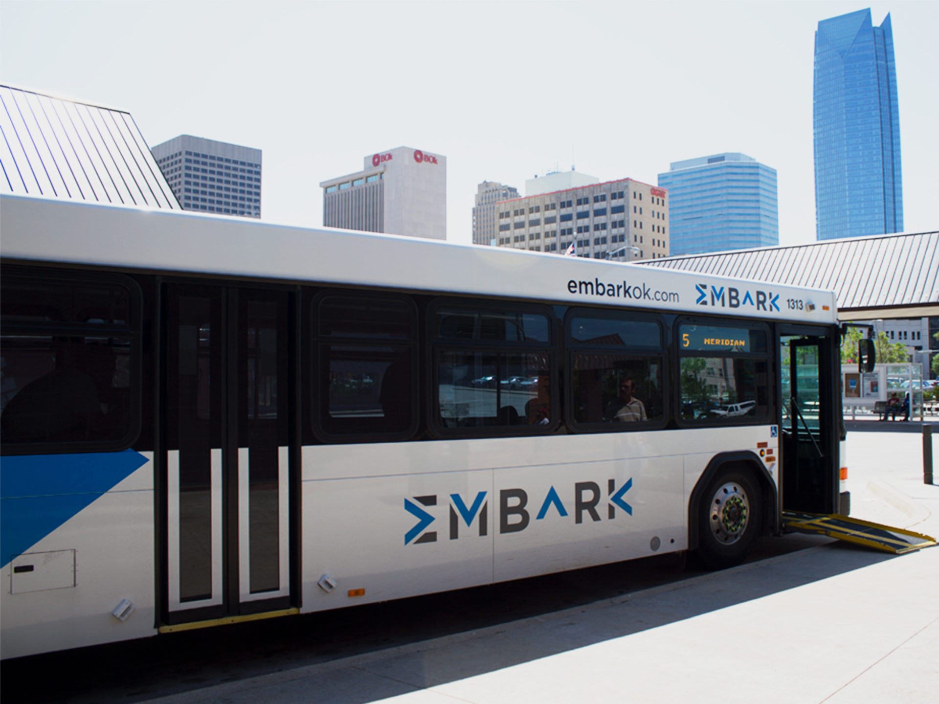 EMBARK_bus_2560x1920